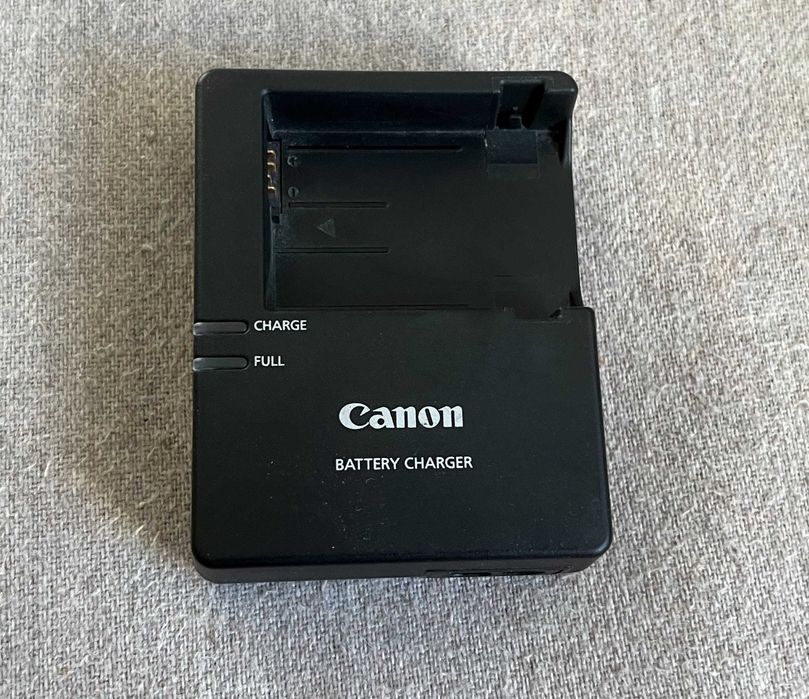 Incarcator original Canon LC E8E pentru acumulator LP E8 DSLR