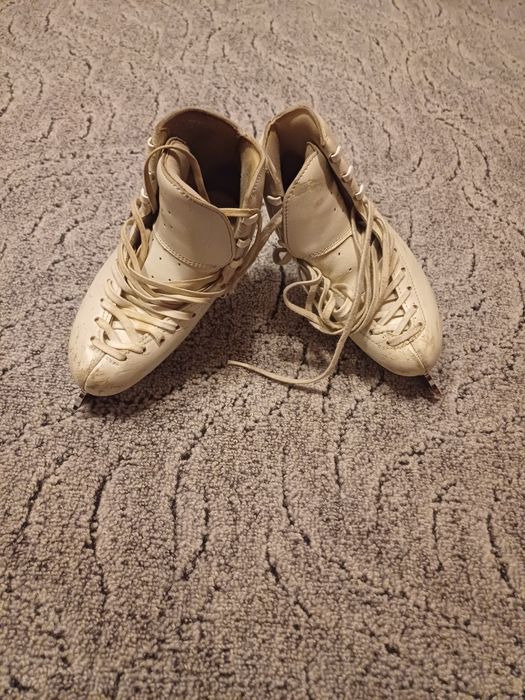 Vând patine profesionale