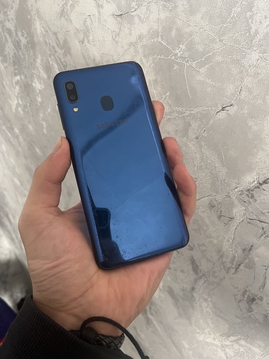 Продам Телефон Самсунг А20