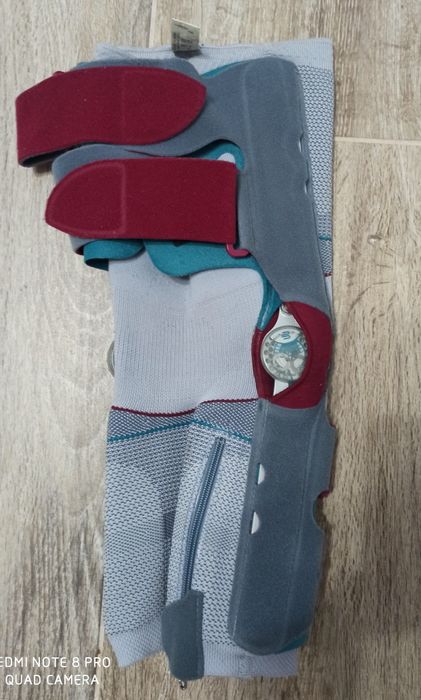 Orteza genunchi mobila profesionala Bauerfeind Softec Genu