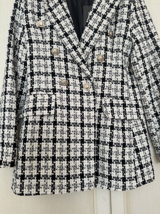 Вталено сако каре черно и бяло