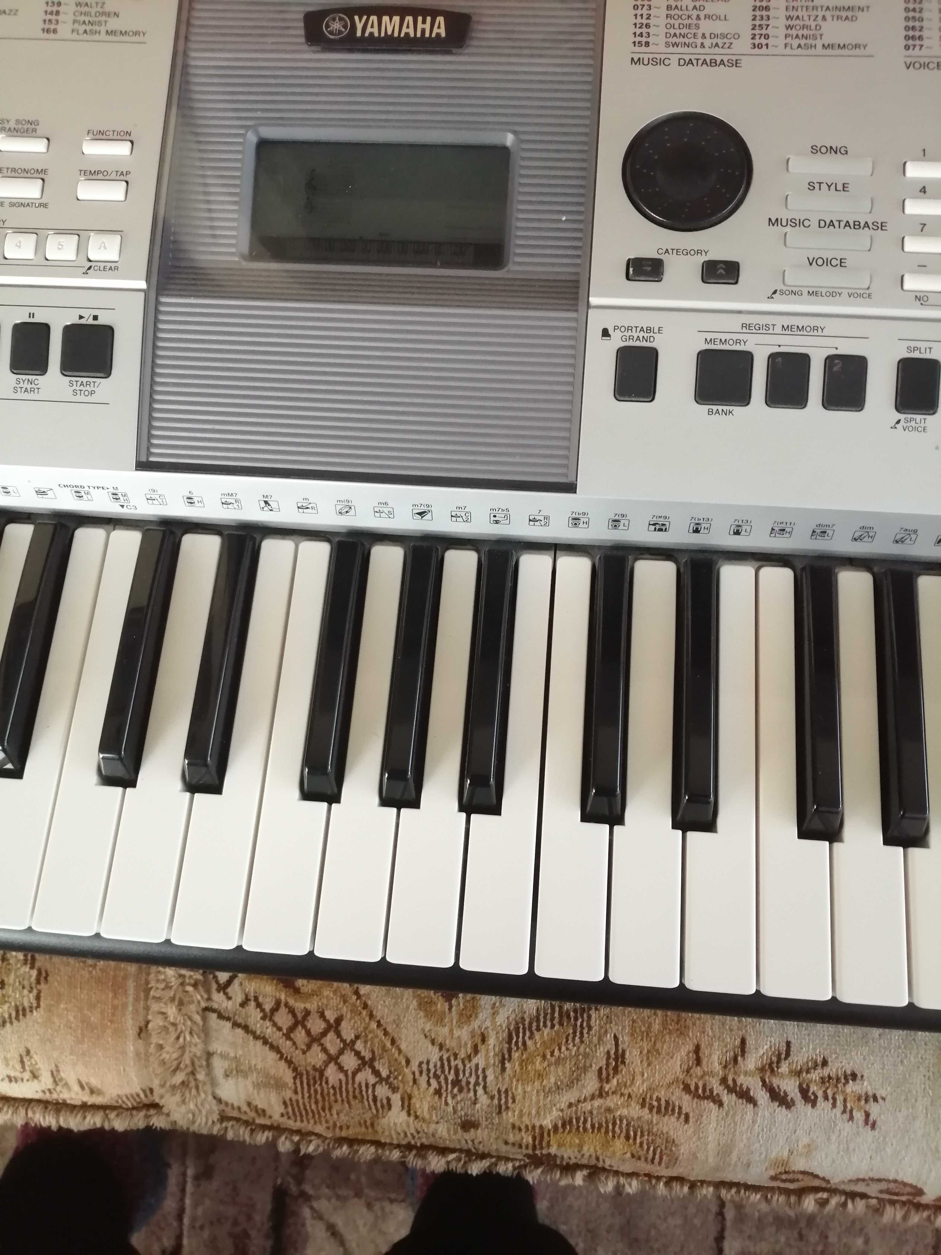 Orga Yamaha PSR - E413 cu sintetizator
