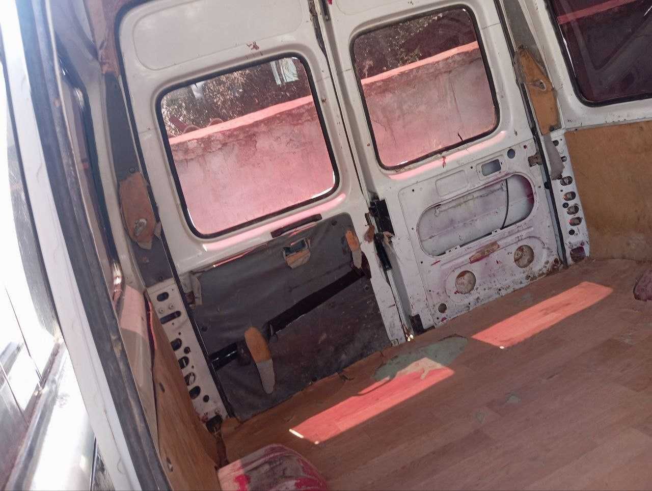 Raf  avtomobili sotiladi
