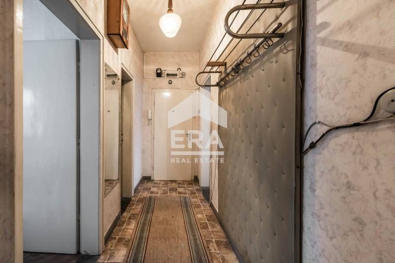 Четиристаен ексклузивен апартамент за продажба, с голяма изба и таванс