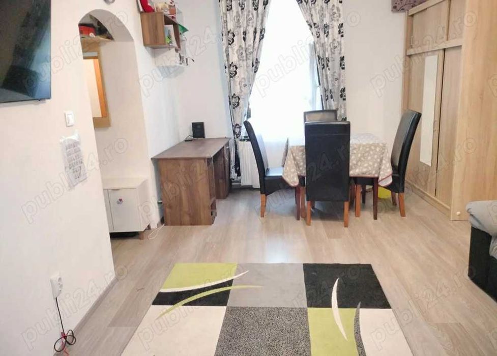 Proprietar vând apartament cu 3 camere la curte comună
