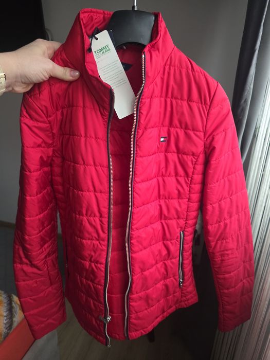 Geaca tommy hilfiger primavara mărime xs,s,rosu