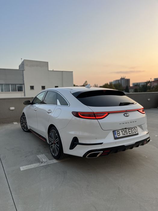 Kia Proceed GT - 204 HP - Deluxe White