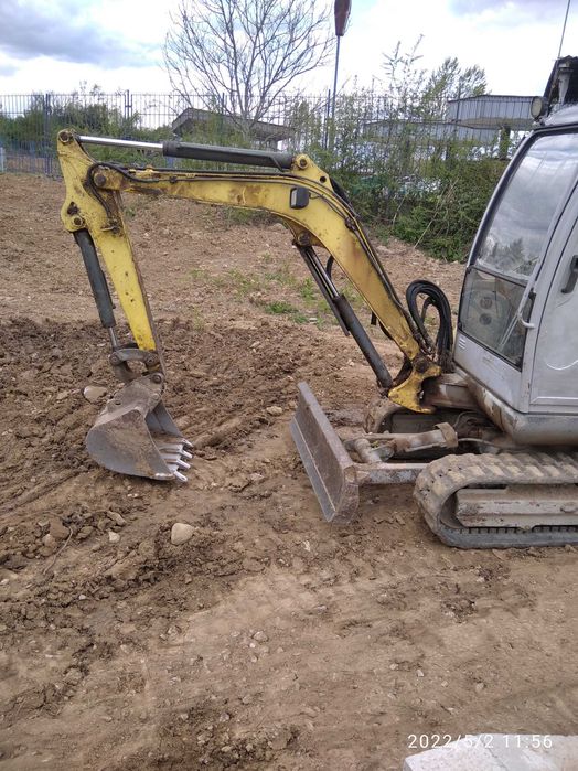 Услуги с Мини багер 2.5т всички кофи