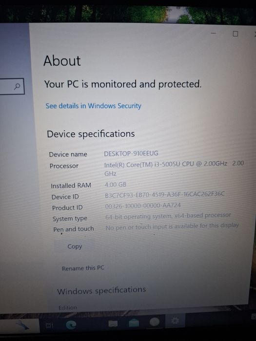 Laptop Acer și MacBook