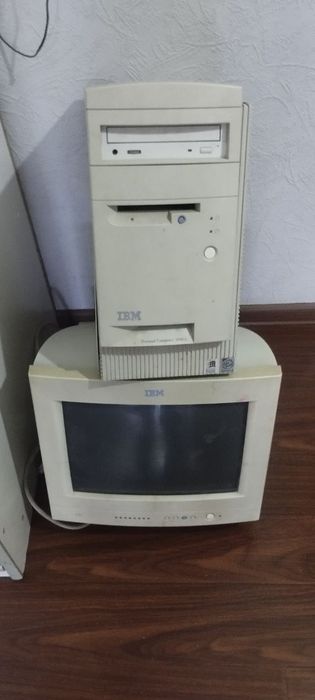 Компьютер ЭВМ рабочий