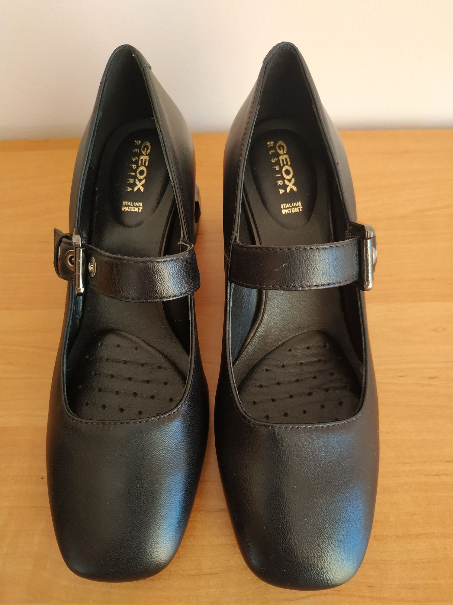 Нови италиански обувки