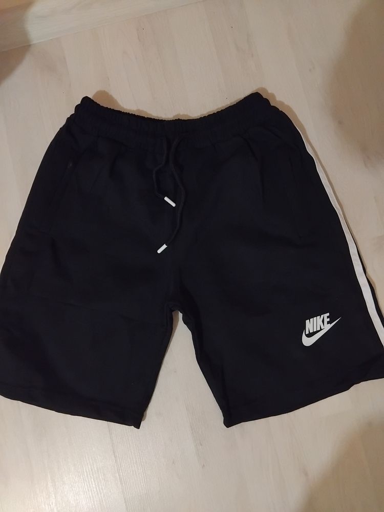 Pantaloni scurti Nike si Adidas.