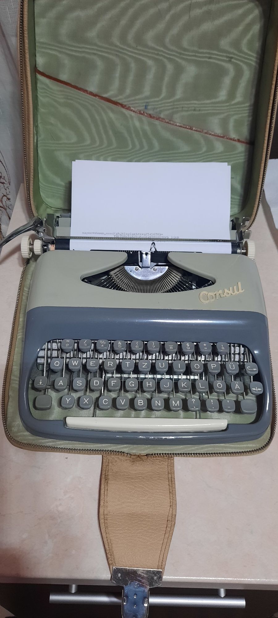 Mașină de scris Consul impecabilă