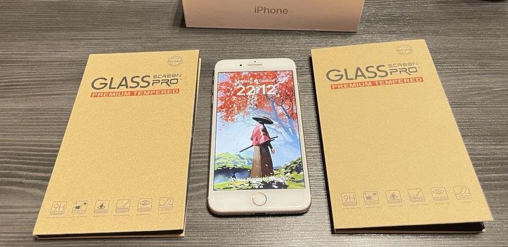 Употребяван Iphone 8 plus gold