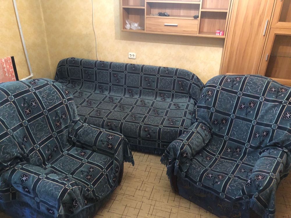 Продам диван с 2 креслами  в хор сост