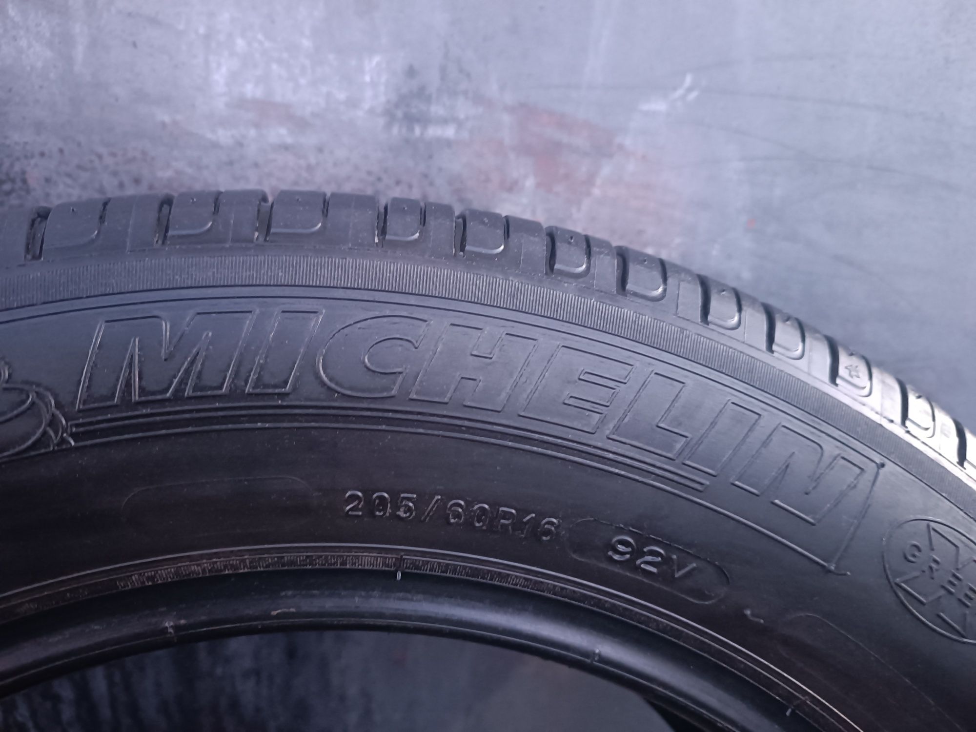 205/60/16 Michelin