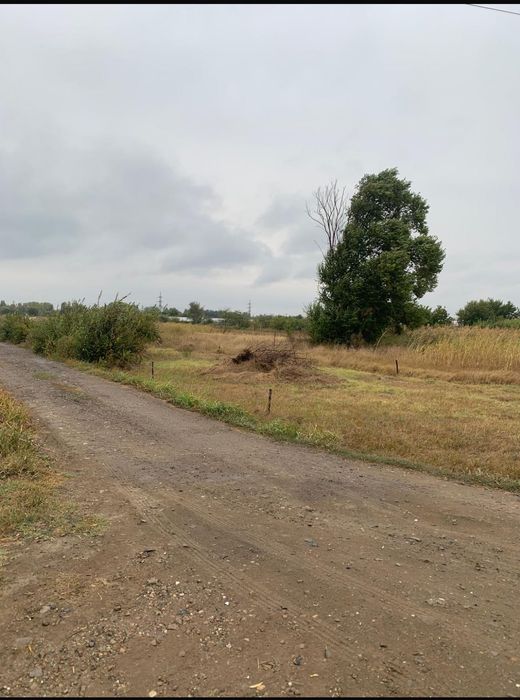 Vând teren intravilan