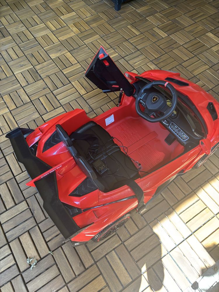 Електрическа количка Lamborghini Veneno.