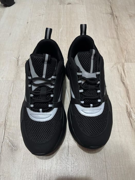 Dior B22 noi cu eticheta