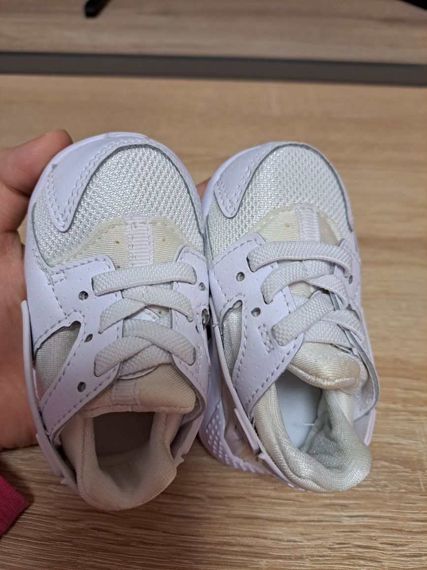 Nike Huarache Run - детски обувки номер 18.5
