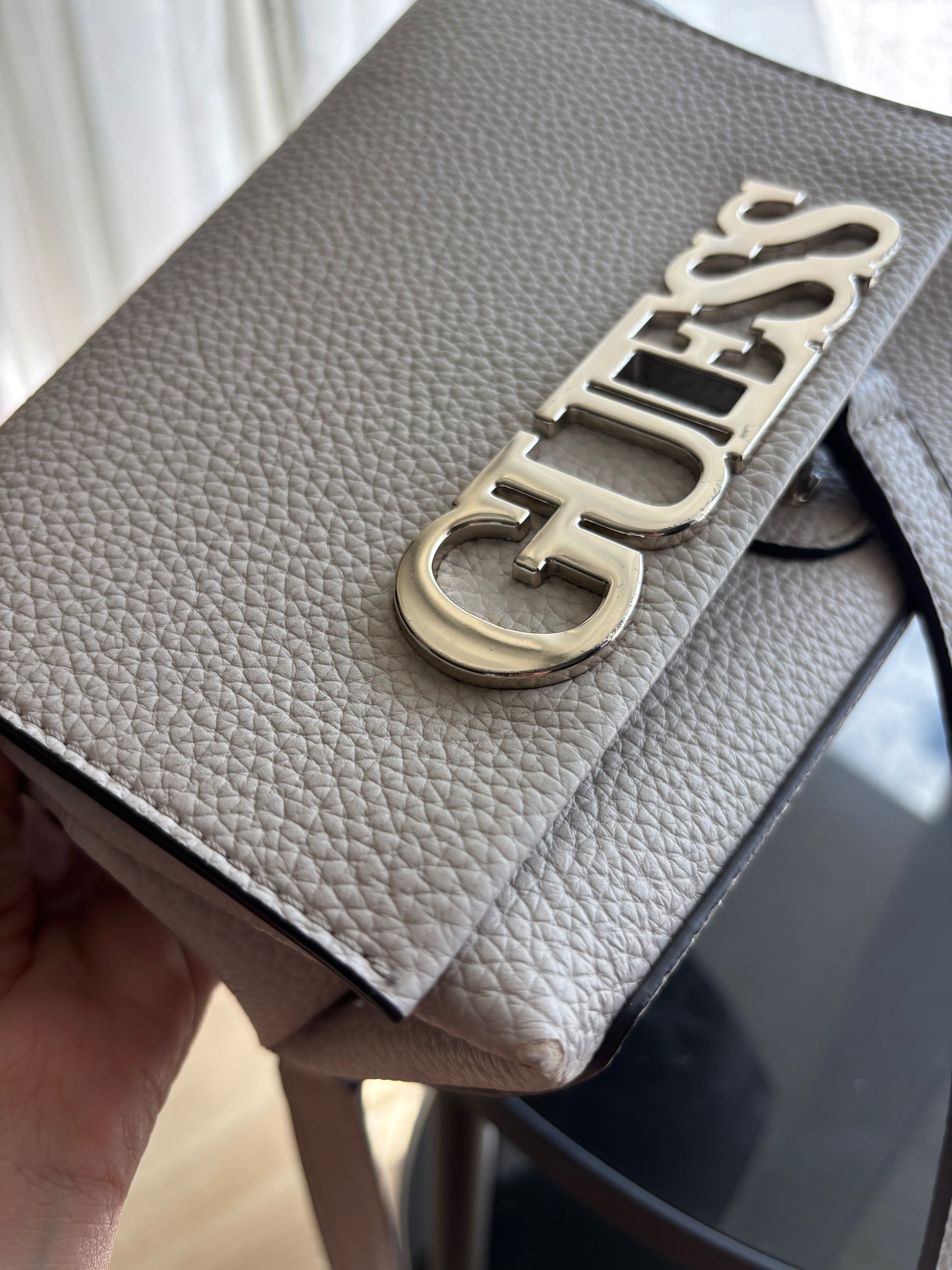 Бежова Чанта Guess