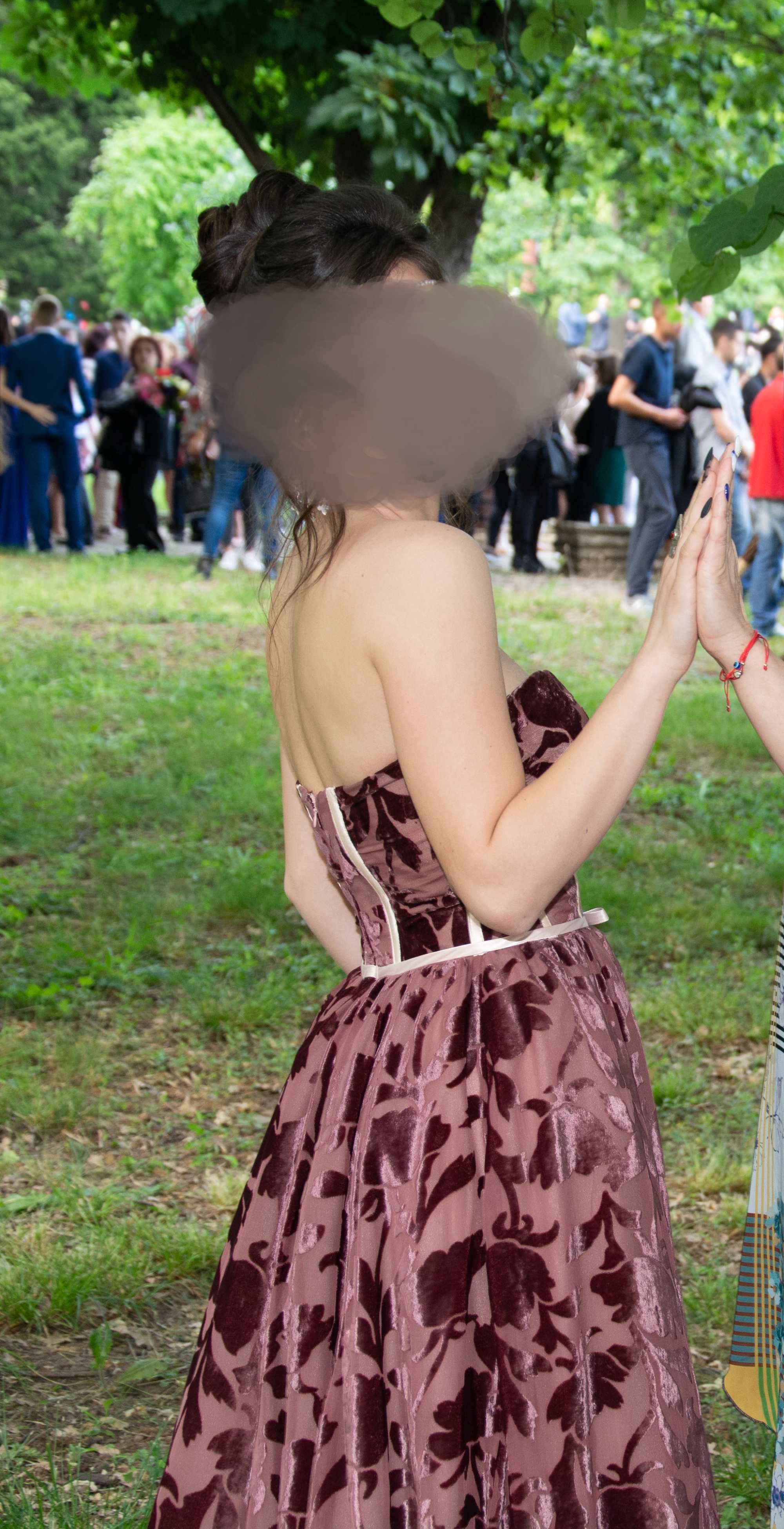 Бутикова кадифена бална рокля
