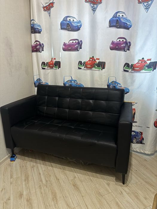 Продам черный диван Zeta