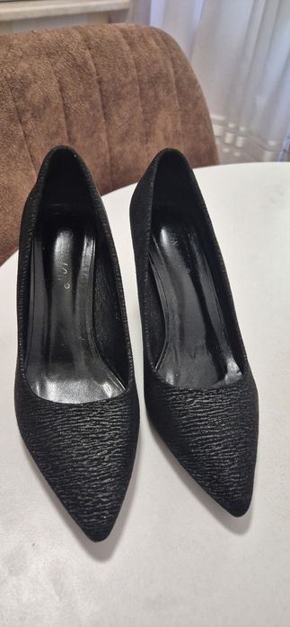 Pantofi stiletto cu toc mediu