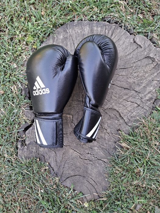 Mănusi pentru sport de contact