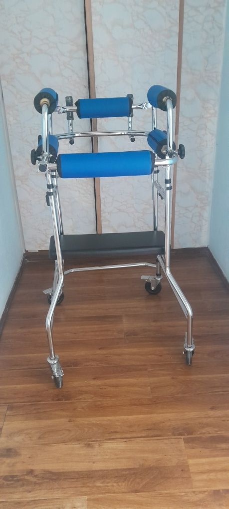 Продаю ходунки совершенно  новые