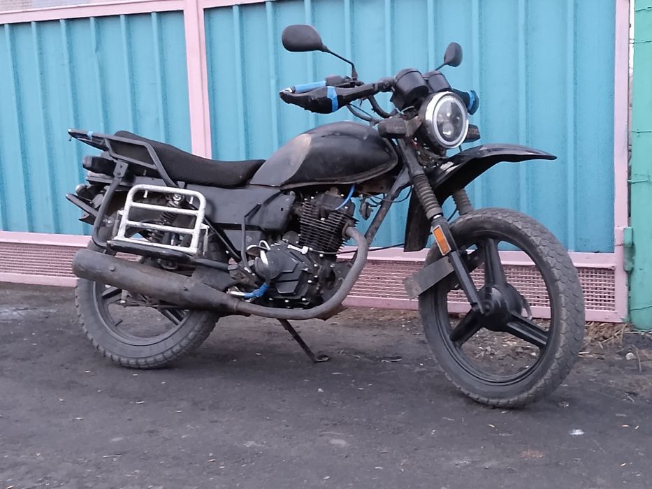Продам мотоцикл Сузуки. 200 кубов