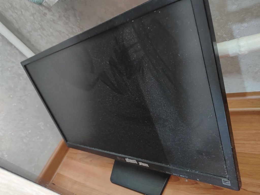 Монитор LG для ПК. Flatron E2442T