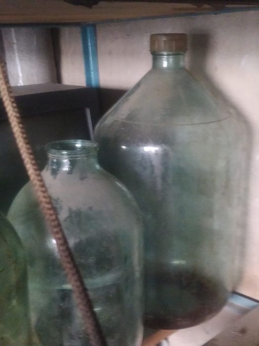 Продам стеклянные бутыли и банки