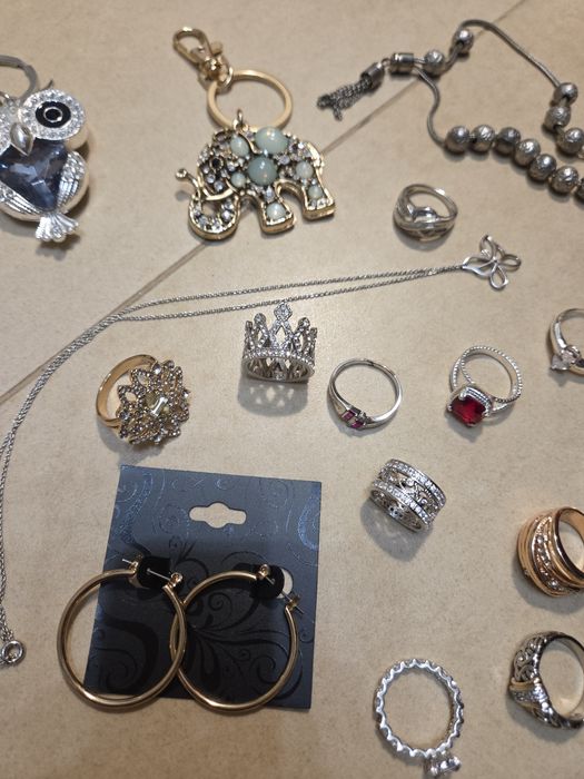 Бижута по 3 лв пръстени гердани