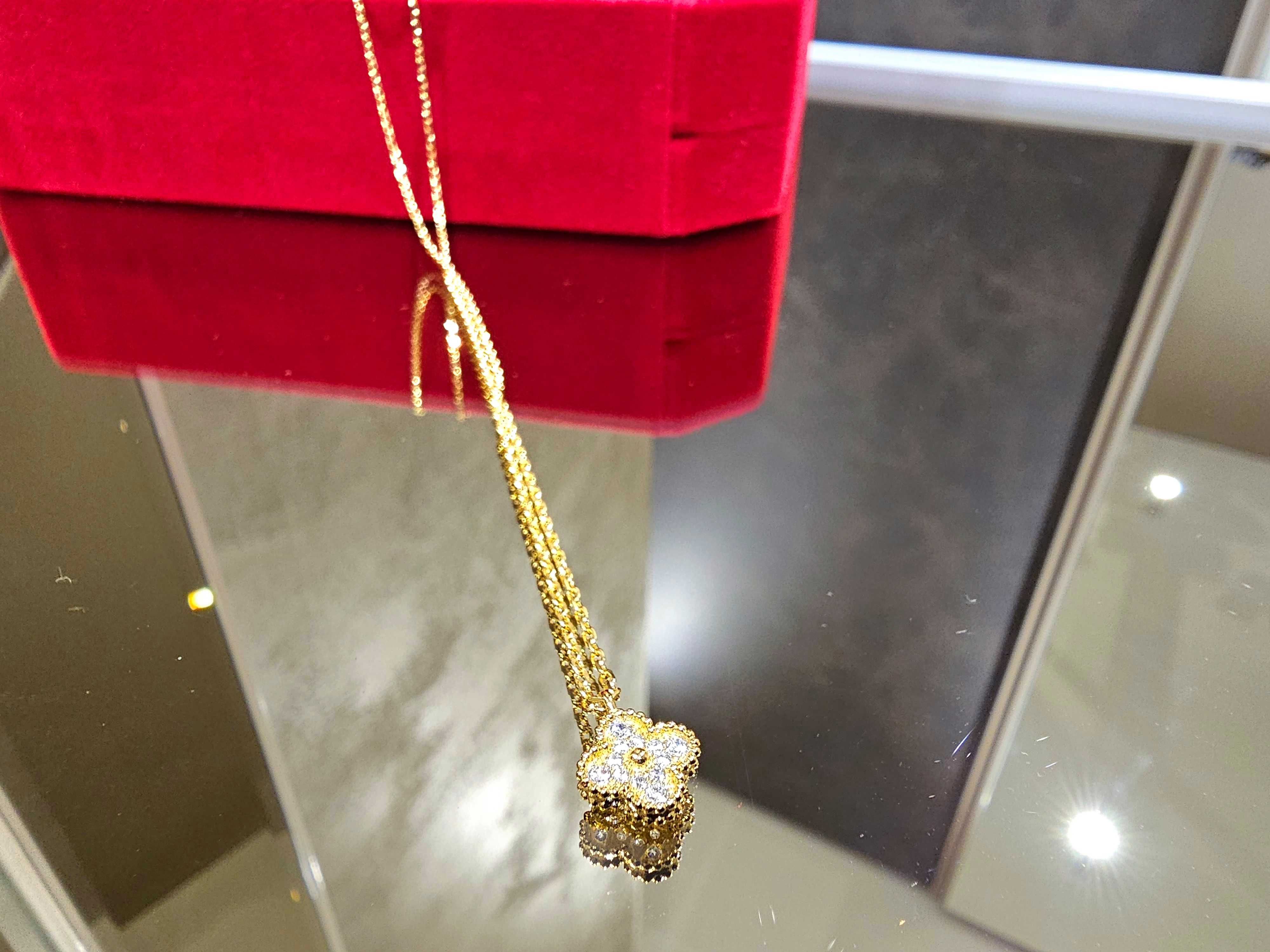 Van Cleef & Arpels VCA Gold Diamond Sweet Alhambra Clover Дамско Колие