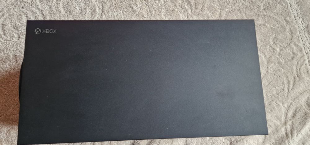 Vând  xbox series x  1Tb + 2 controlăre originale  +2 jocuri  2600 lei