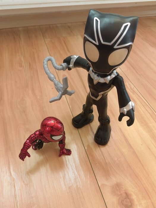Метална фигурка спайдърмен и фигурка пантера детска играчка