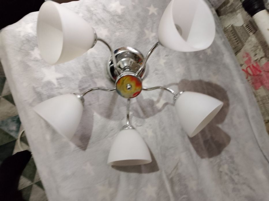 Продам шикарную Люстру