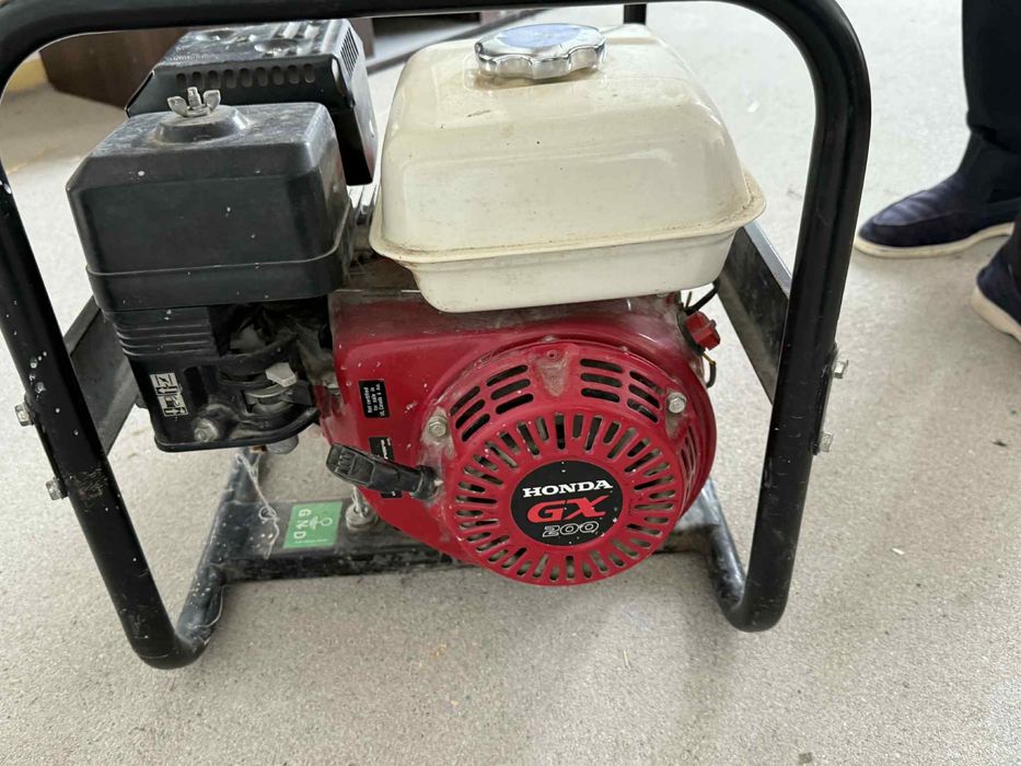 generator de curent  honda functioneaza perfect