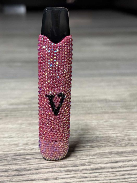 Personalizez microfoane si alte obiecte cu cristale