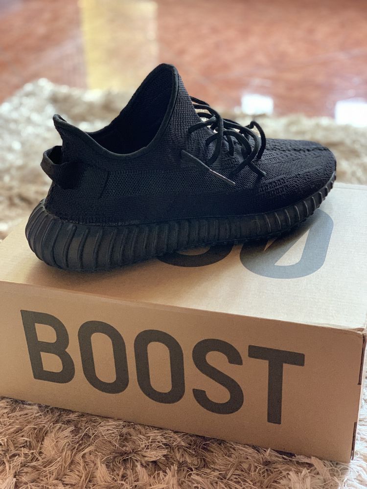 vand adidasi yeezy onyx black