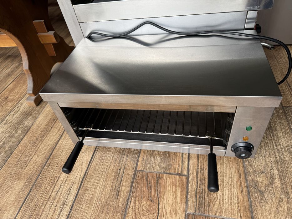 Принцесник саламандър топло Бен-Мари, салатен бар