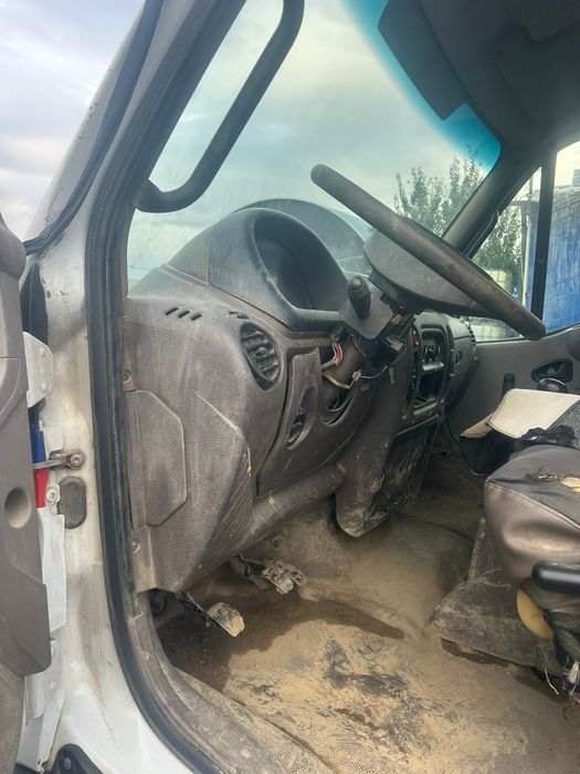 Dezmembrez Renault mascott 2002 cabina dubla punte ușa interior