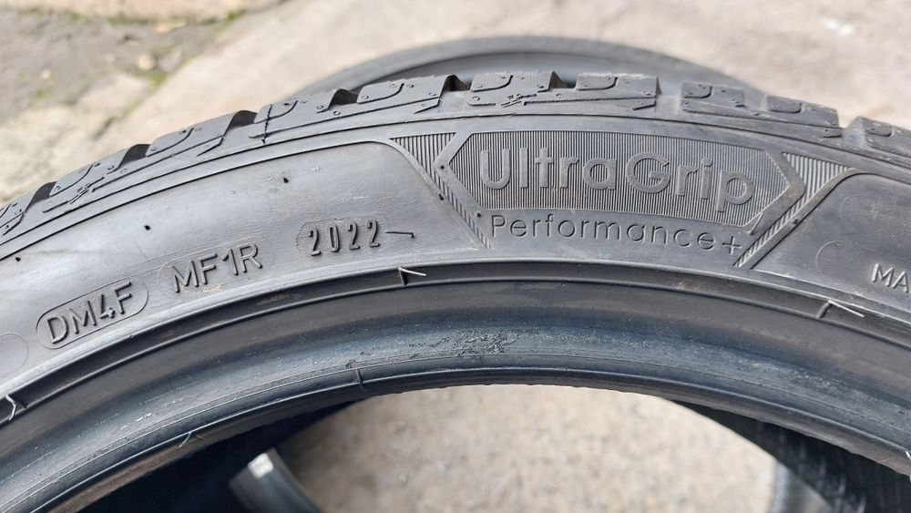 Зимни гуми 225/45/18 Goodyear Ultragrip Performance + 2 броя