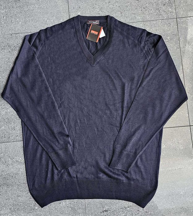 Стилен тъмносин мъжки пуловер