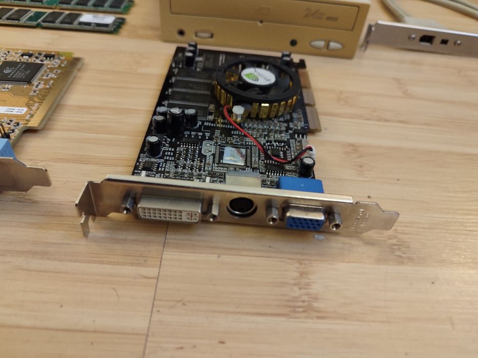 Части за стационарен компютър