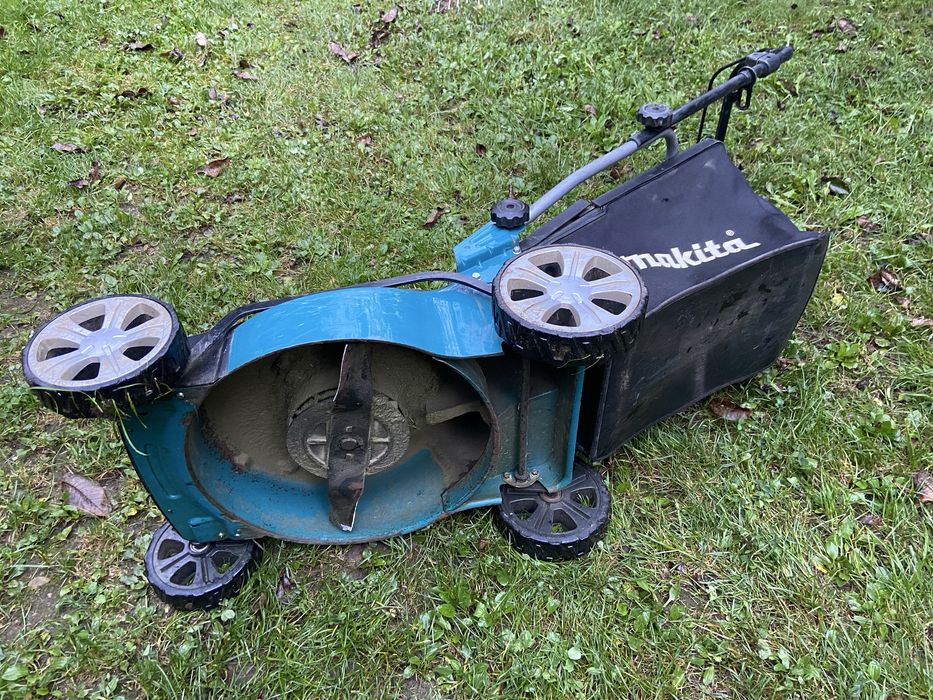 Masina de cosit electrica Makita ELM 4110