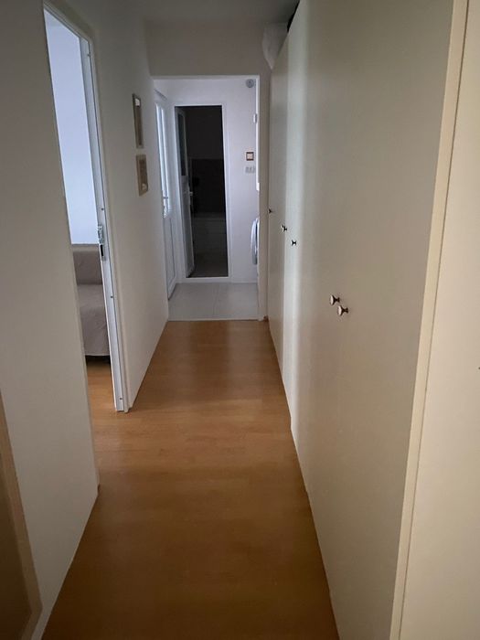 DE VANZARE  .Ap 60 m  2 camere in orasul Fieni