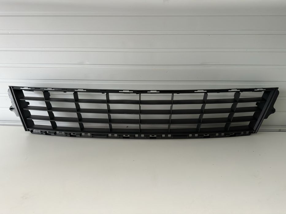 grila centrala inferioara bara fata renault clio 3 2005 2012