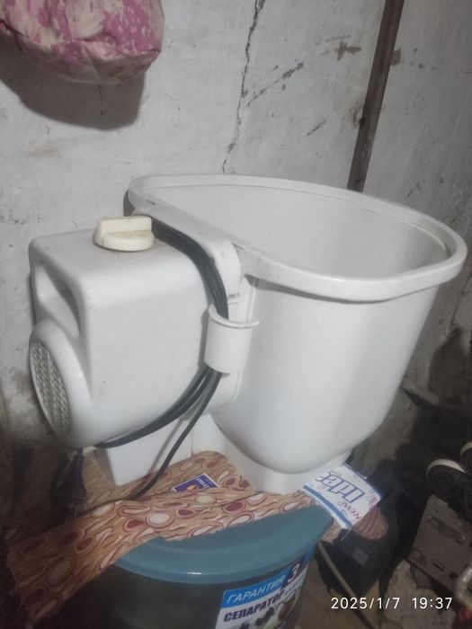 Продаётся полуавтомат машина и стиральная машина малютка